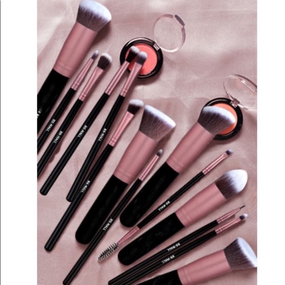 π LAST ONE!! New Makeup brushes 14 piece set